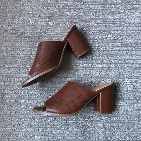 Refresh Ariba Dark Camel Brown Perforated Block Heel Slip On Mules In Size 8.5 - Picture 2 of 12